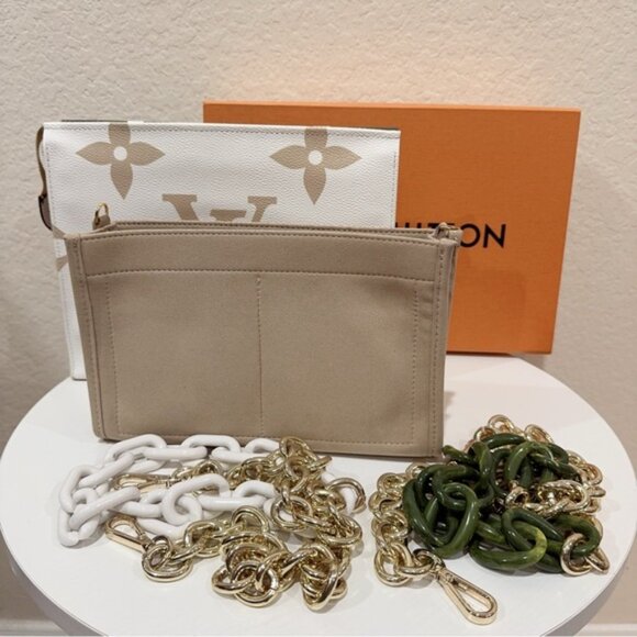 Authentic Louis Vuitton Toiletry Pouch 26 Monogram Giant Khaki Green White - Picture 15 of 16